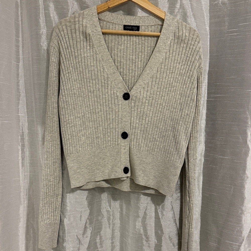 C’est Moi Cropped Cardigan-esque Top w/ V Neck